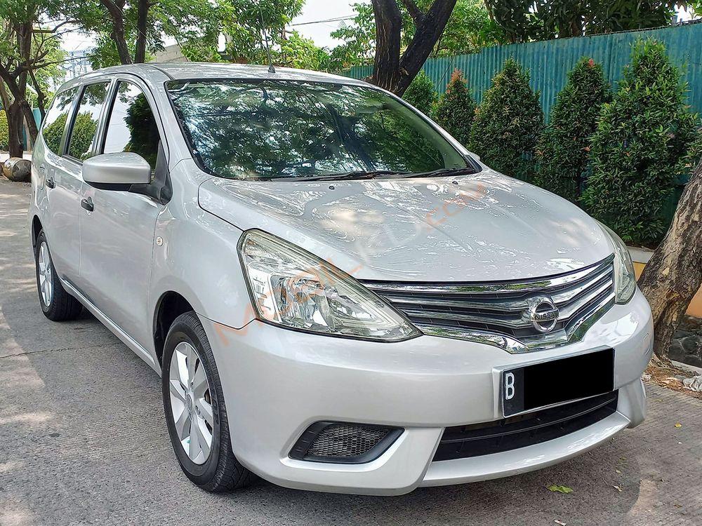 Mobil Nissan Grand Livina 2015