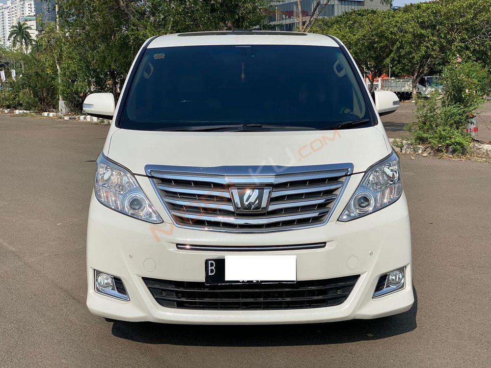 Mobil Toyota Alphard 2012