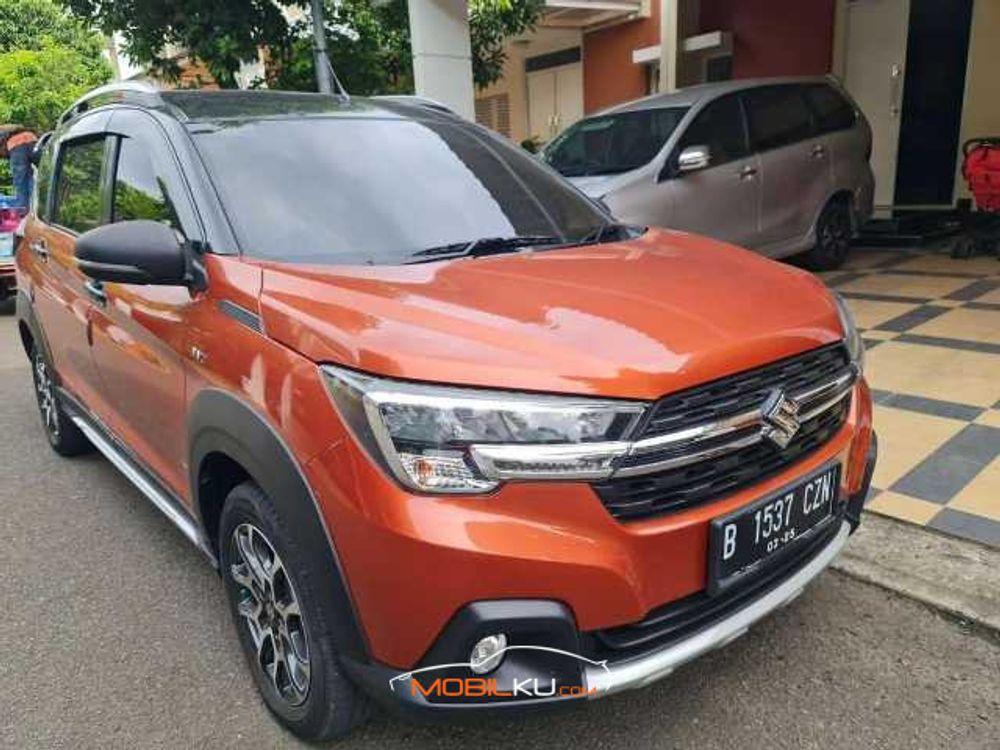 Mobil Suzuki XL7 2020