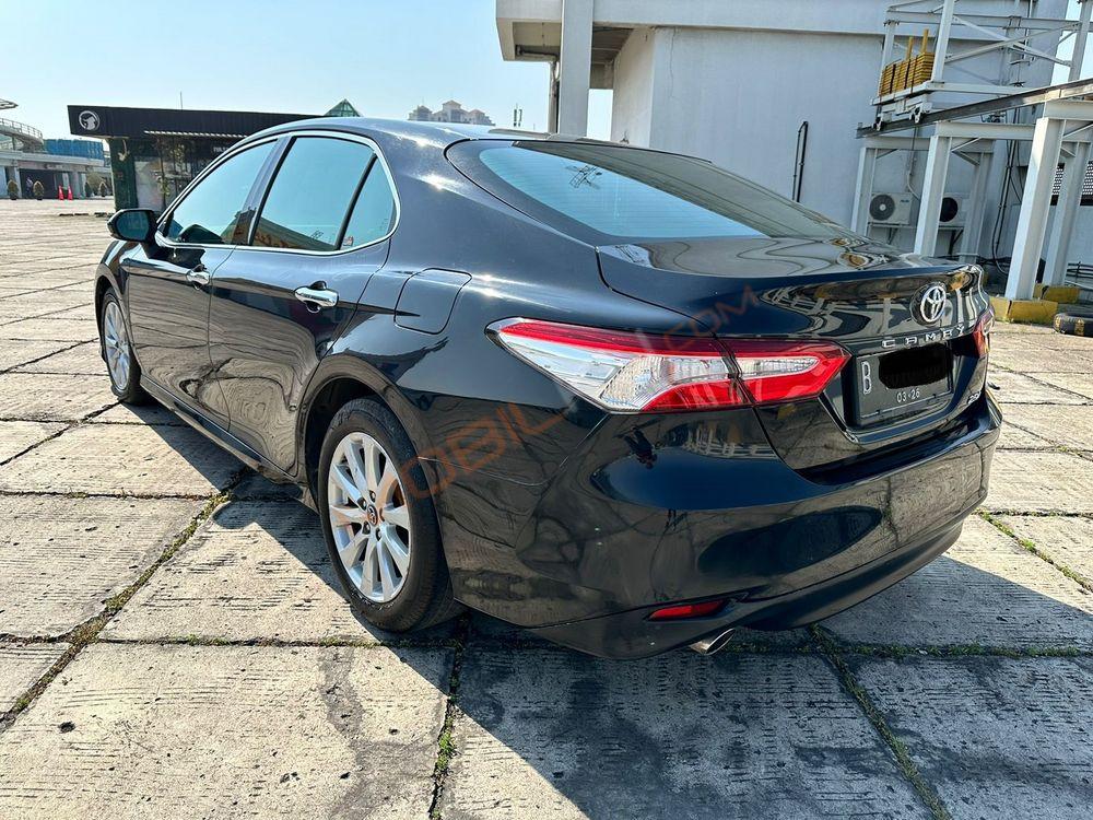 Mobil Toyota Camry 2024