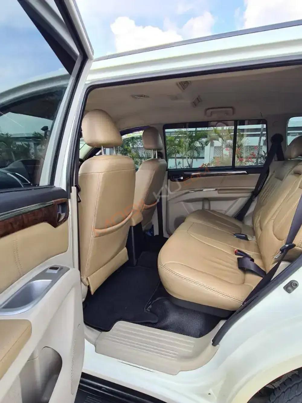 Mobil Mitsubishi Pajero Sport 2013