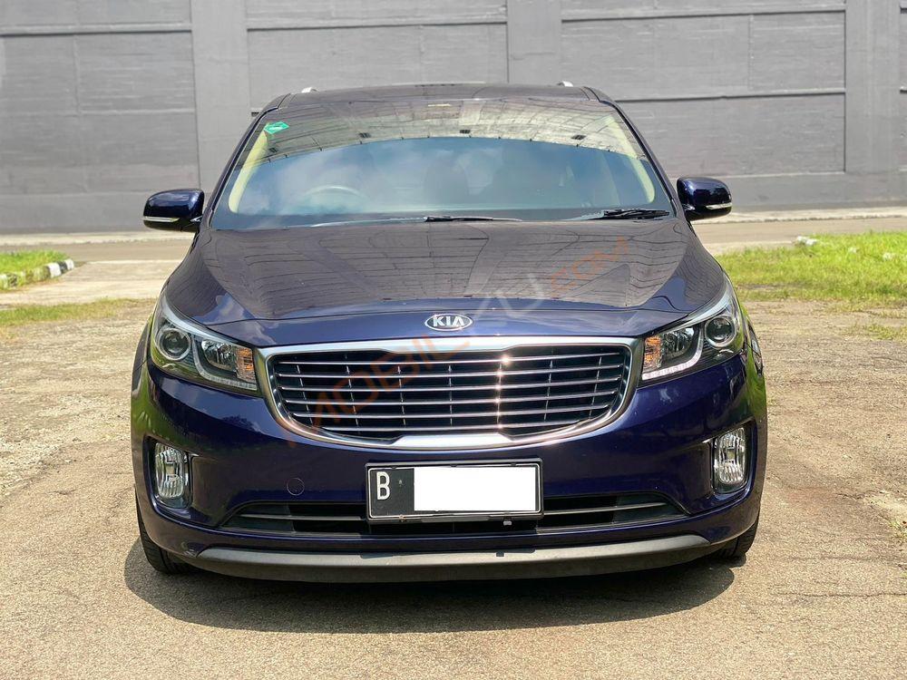 Mobil Kia Sedona 2017