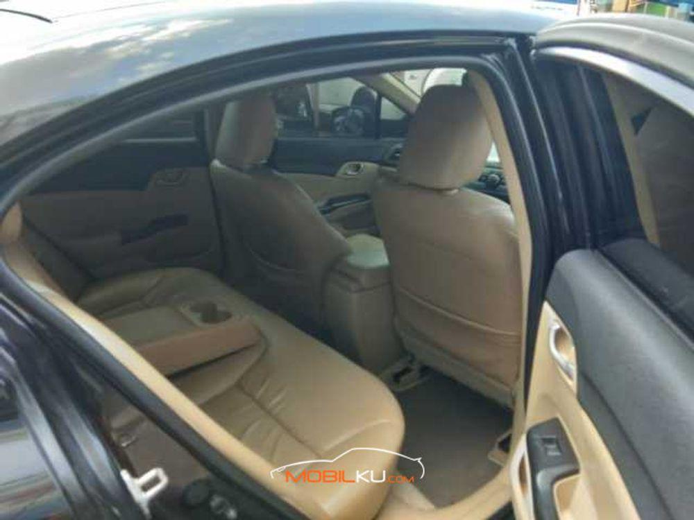 Mobil Honda Civic Sedan 2013