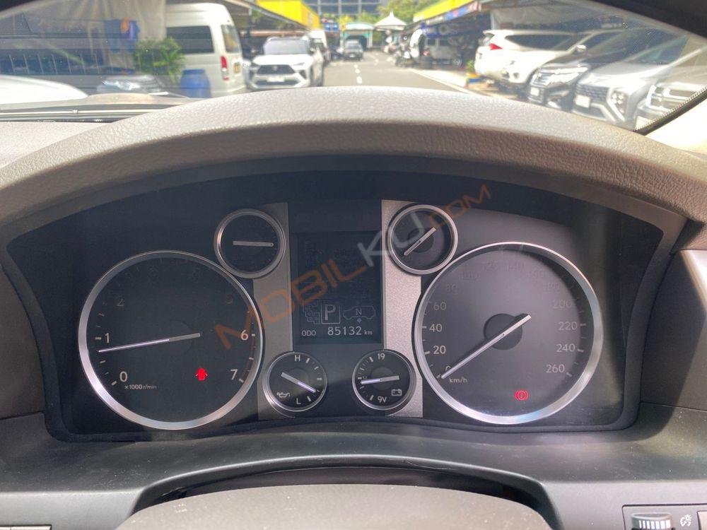 Mobil Lexus LX 2013