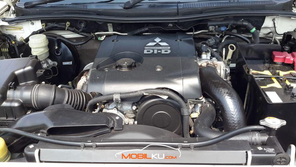 Mobil Mitsubishi Pajero Sport 2015