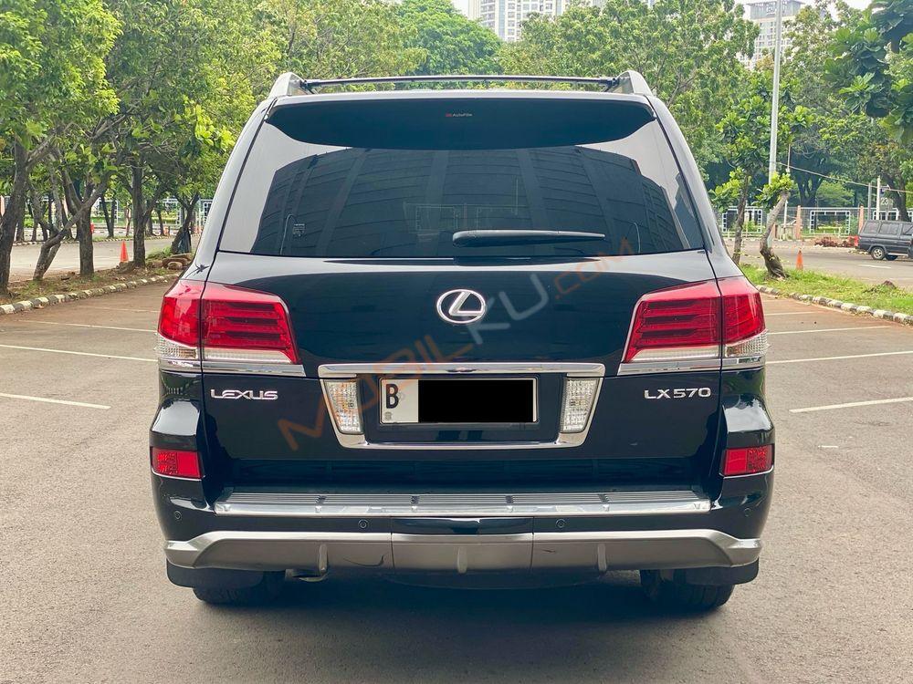 Mobil Lexus LX 2015