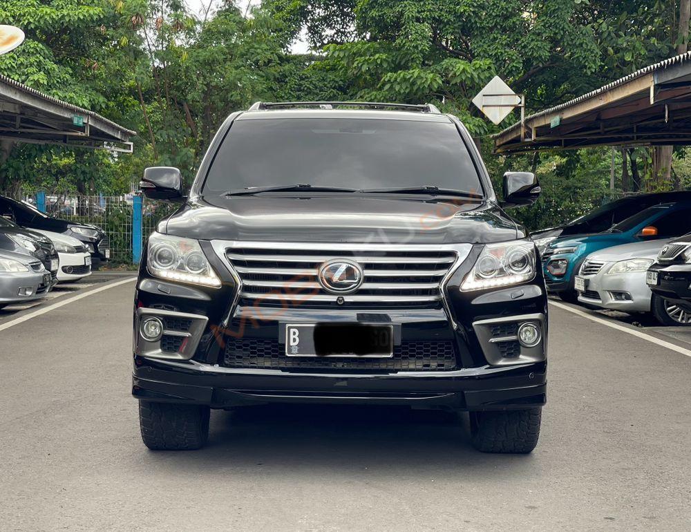Mobil Lexus LX 2014
