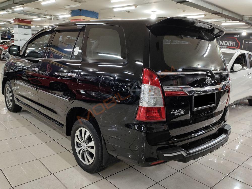 Mobil Toyota Kijang Innova 2015