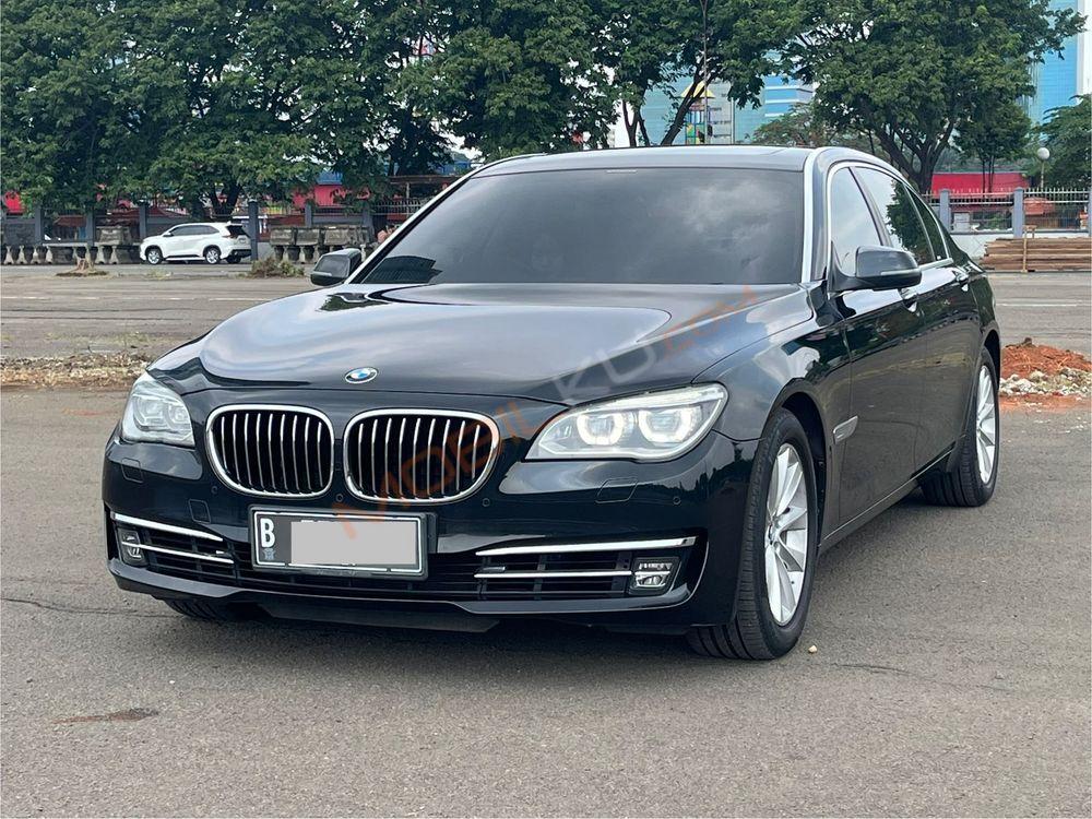Mobil BMW 7 Series 2014