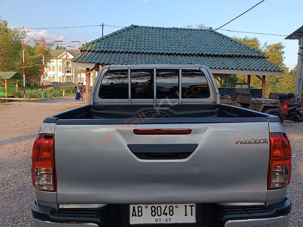Mobil Toyota Hilux 2019