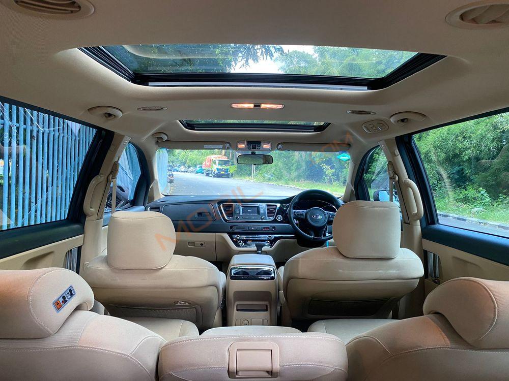 Mobil Kia Sedona 2017
