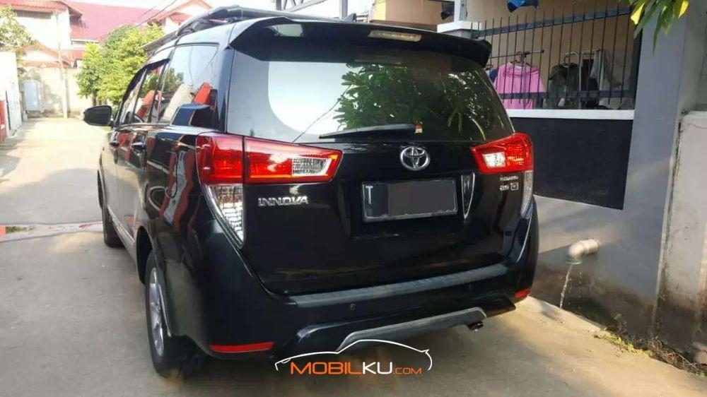 Mobil Toyota Kijang Innova 2017
