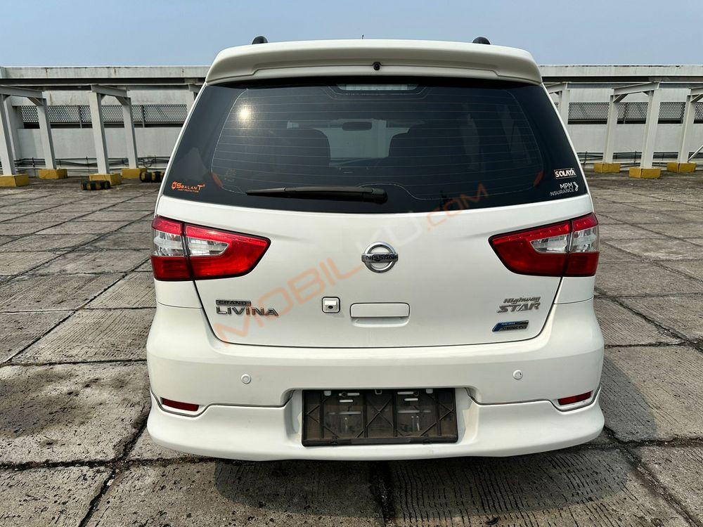 Mobil Nissan Grand Livina 2014