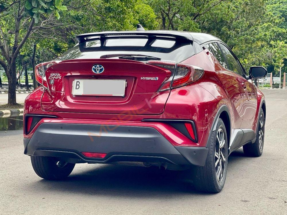 Mobil Toyota C-HR 2021