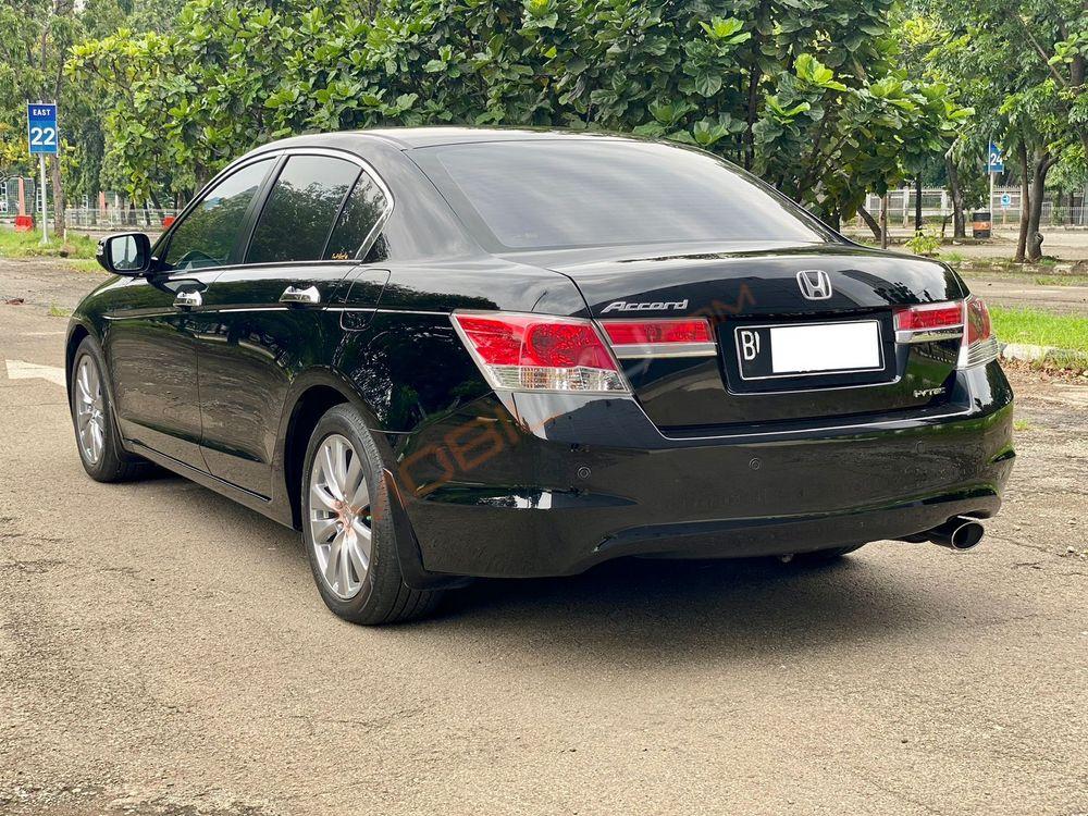 Mobil Honda Accord 2011