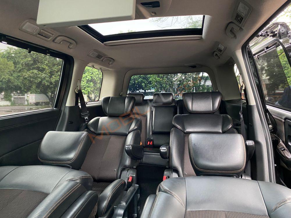 Mobil Nissan Elgrand 2014