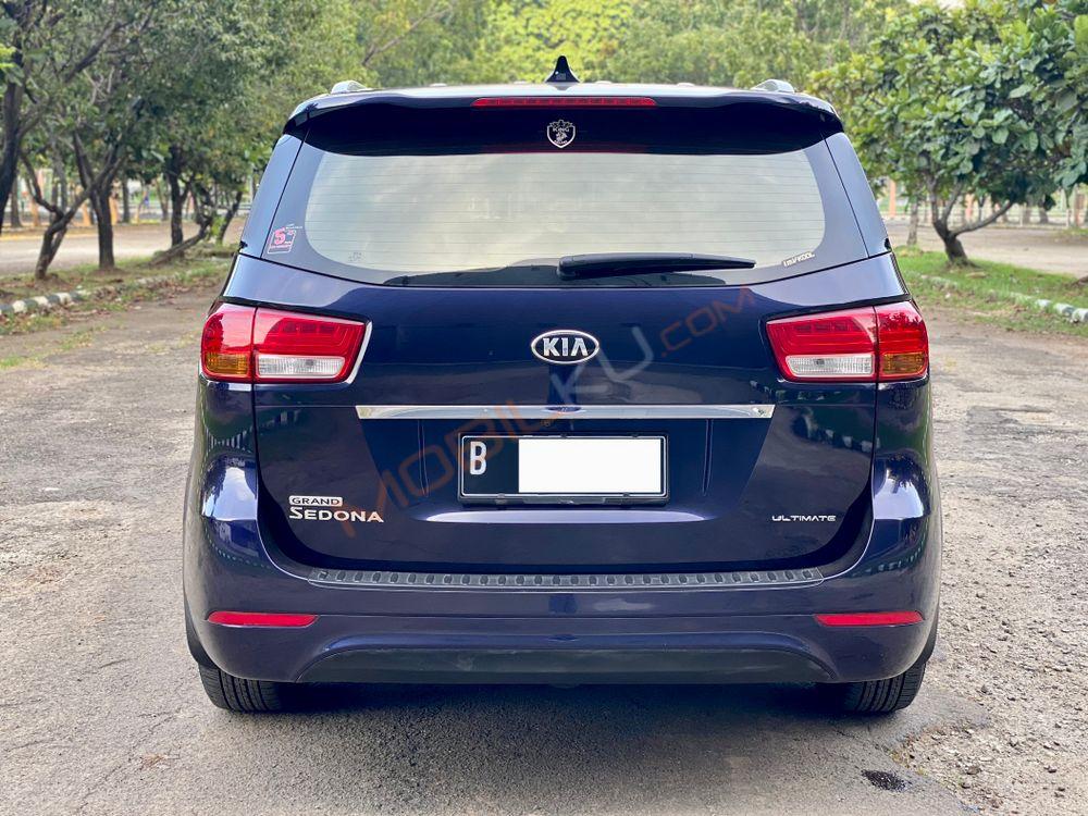 Mobil Kia Sedona 2017