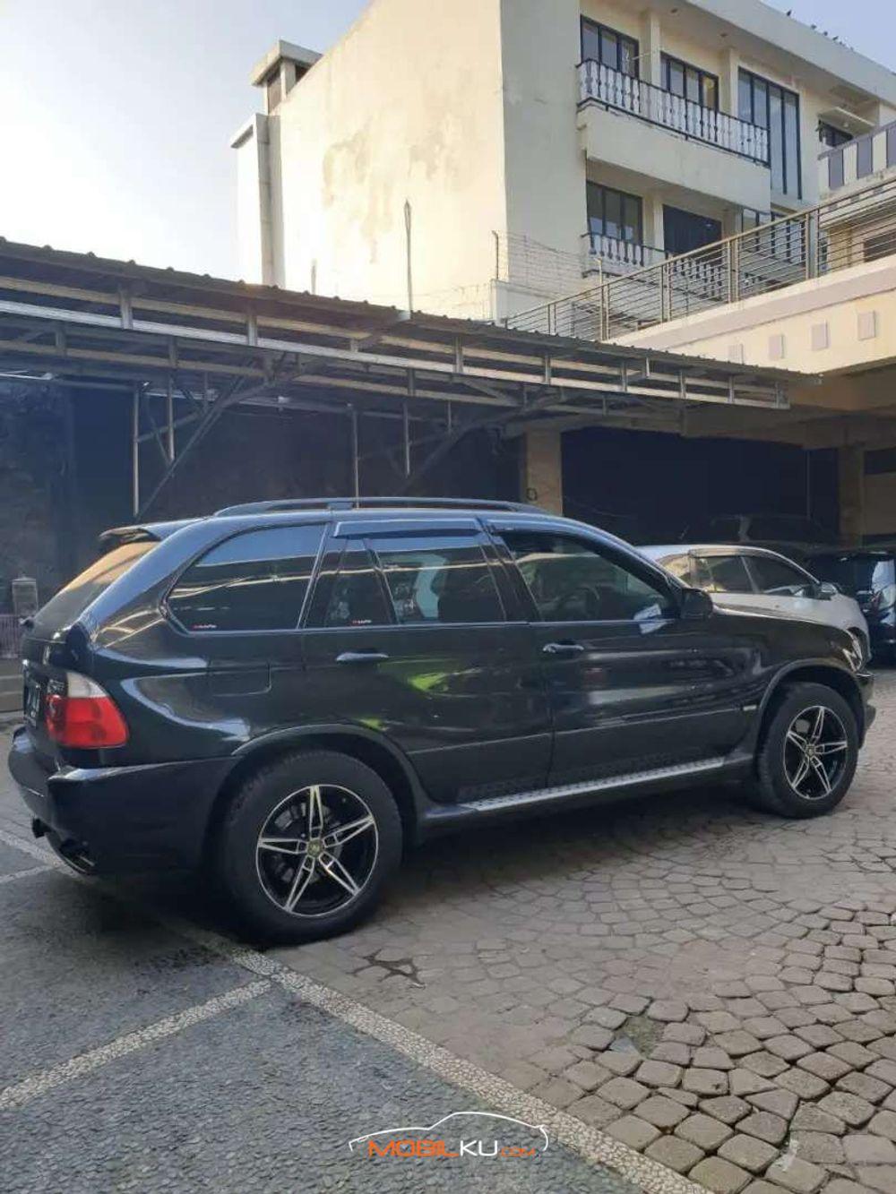 Mobil BMW X5 2003
