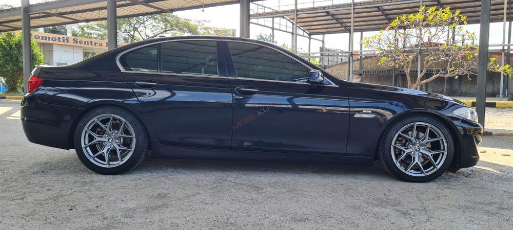 Mobil BMW 5 Series 2012
