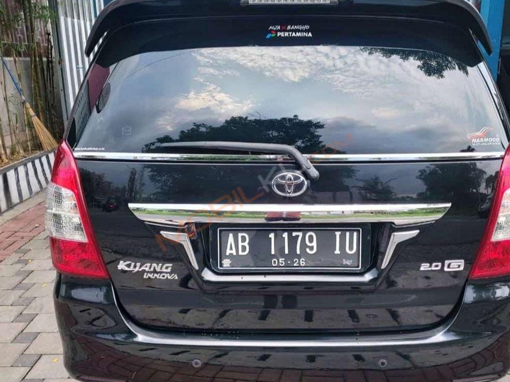 Mobil Toyota Kijang Innova 2013
