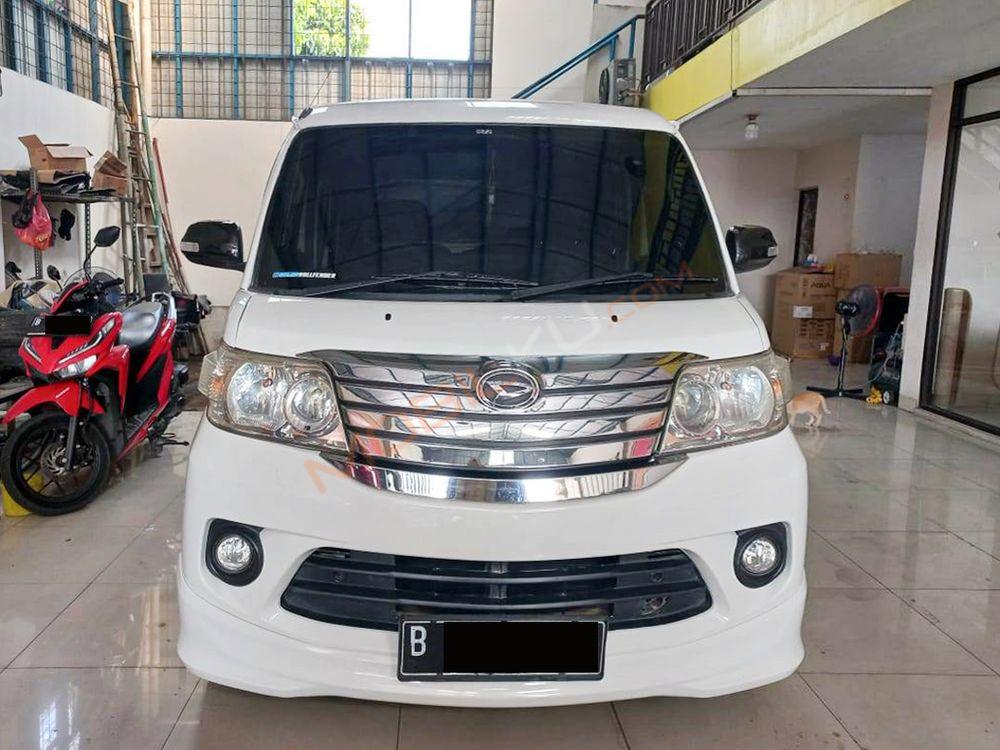 Mobil Daihatsu Luxio 2015