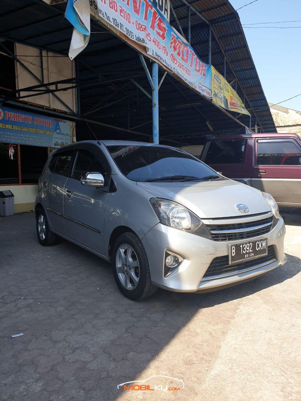 Mobil Toyota Agya 2014