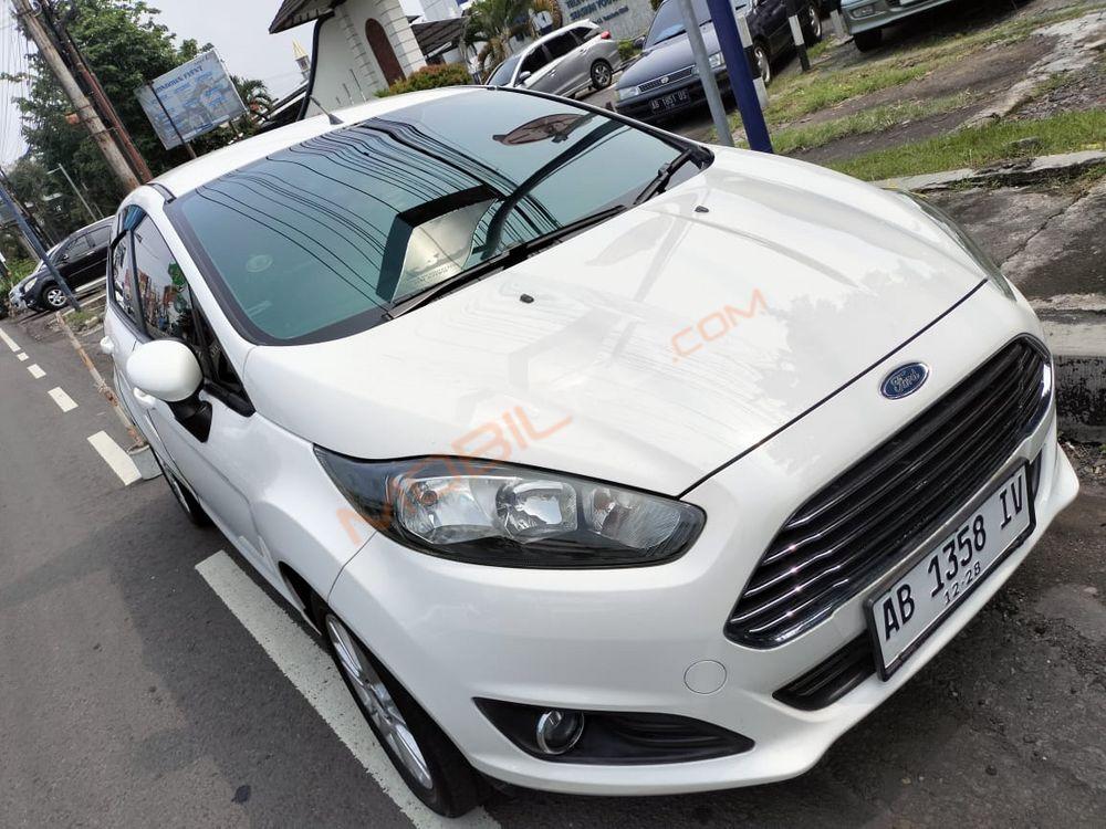 Mobil Ford Fiesta 2013