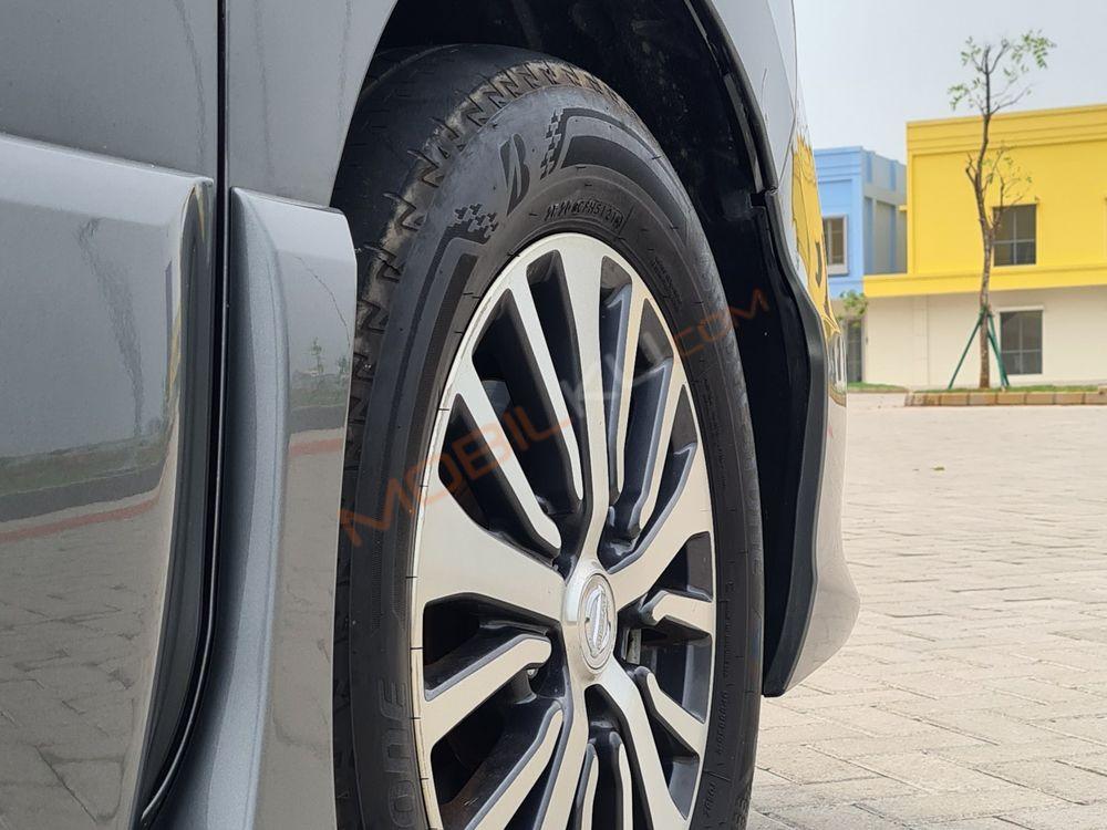 Mobil Nissan Serena 2017