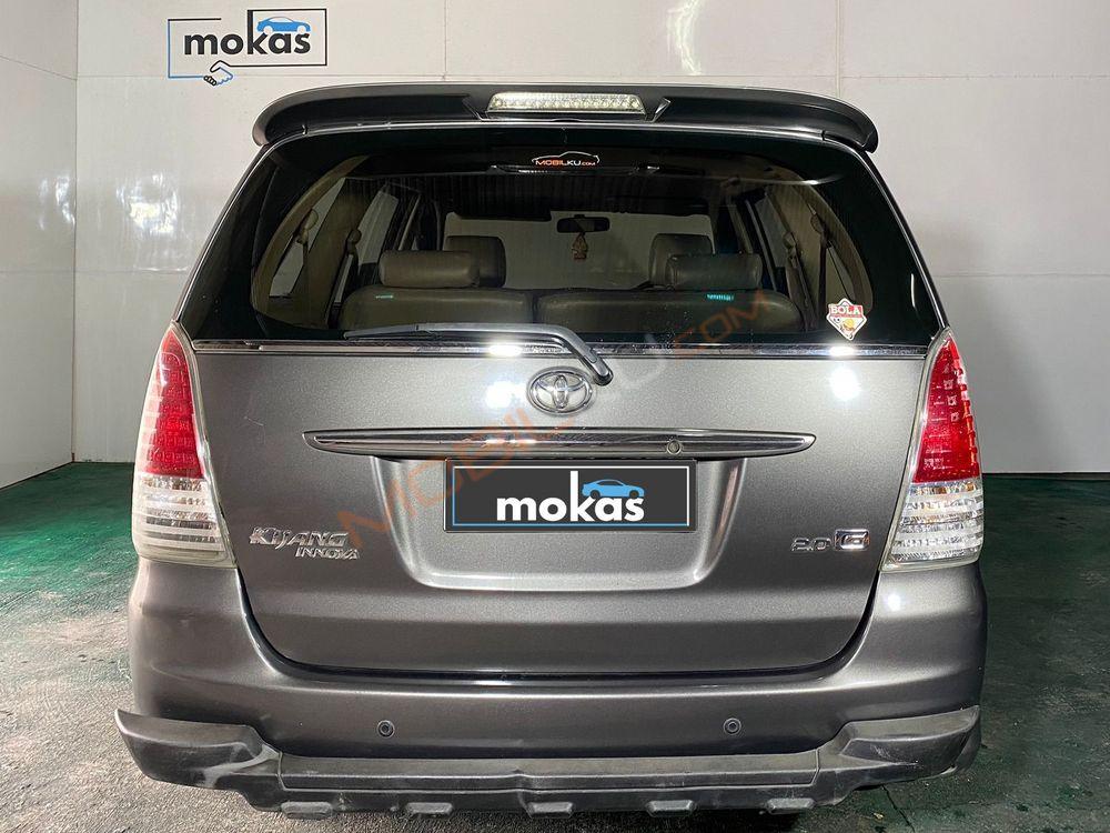 Mobil Toyota Kijang Innova 2010