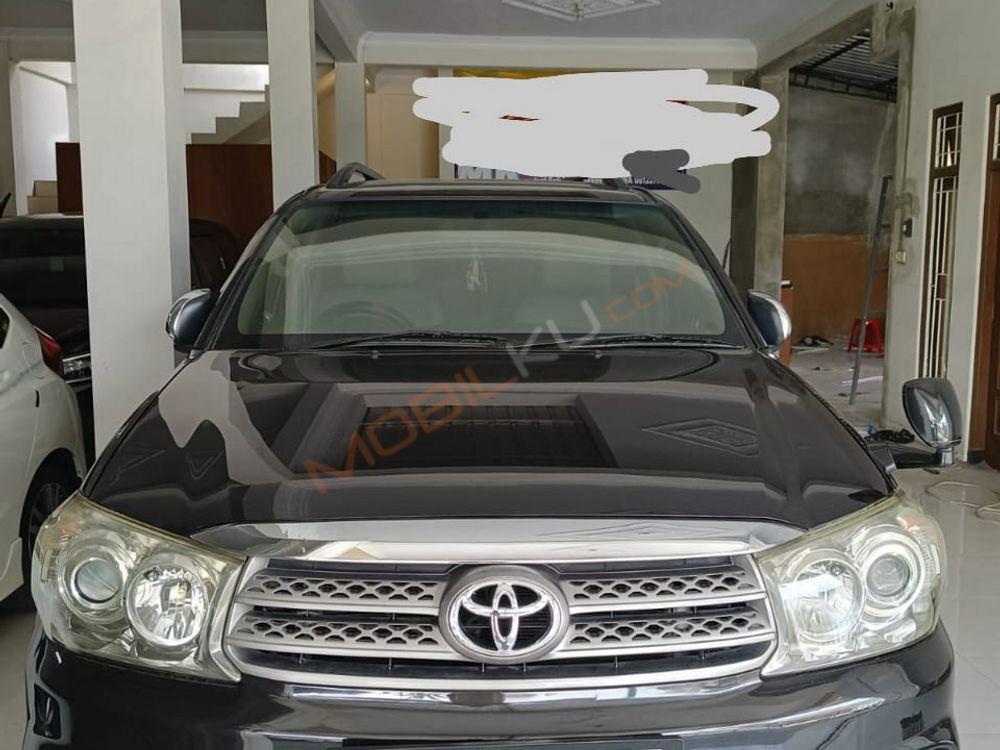 Mobil Toyota Fortuner 2009