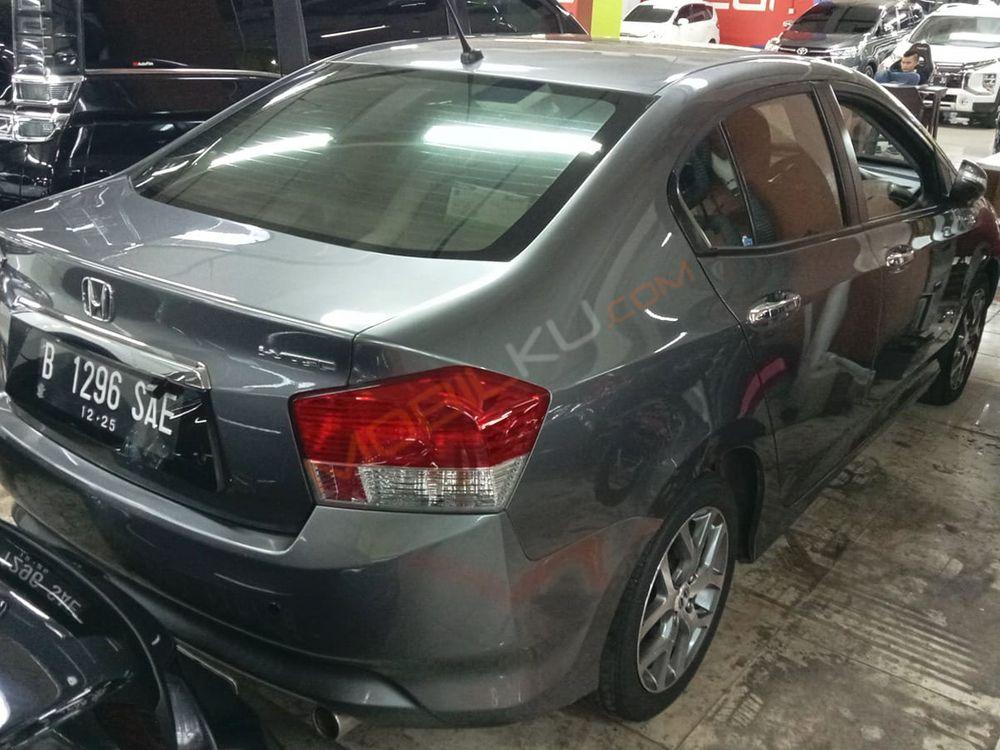 Mobil Honda City Sedan 2010