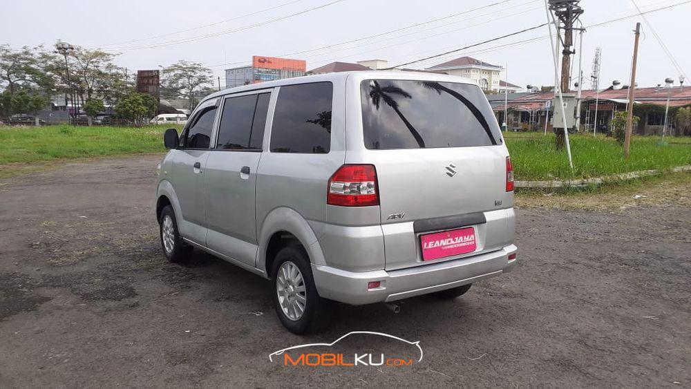 Mobil Suzuki APV 2012