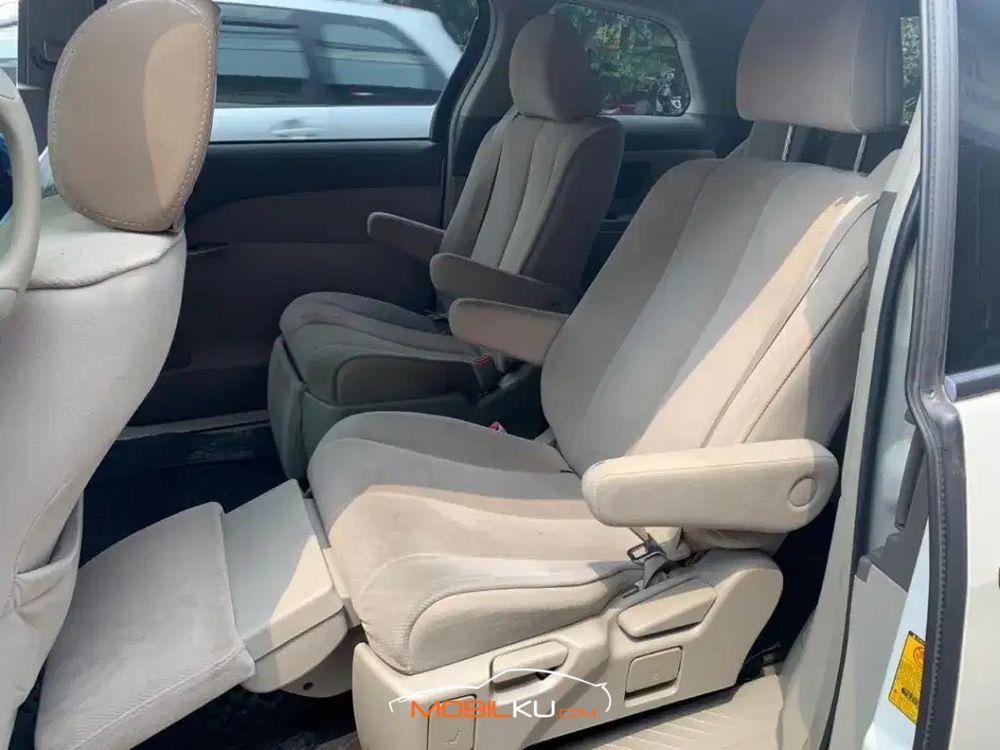 Mobil Toyota Estima 2009
