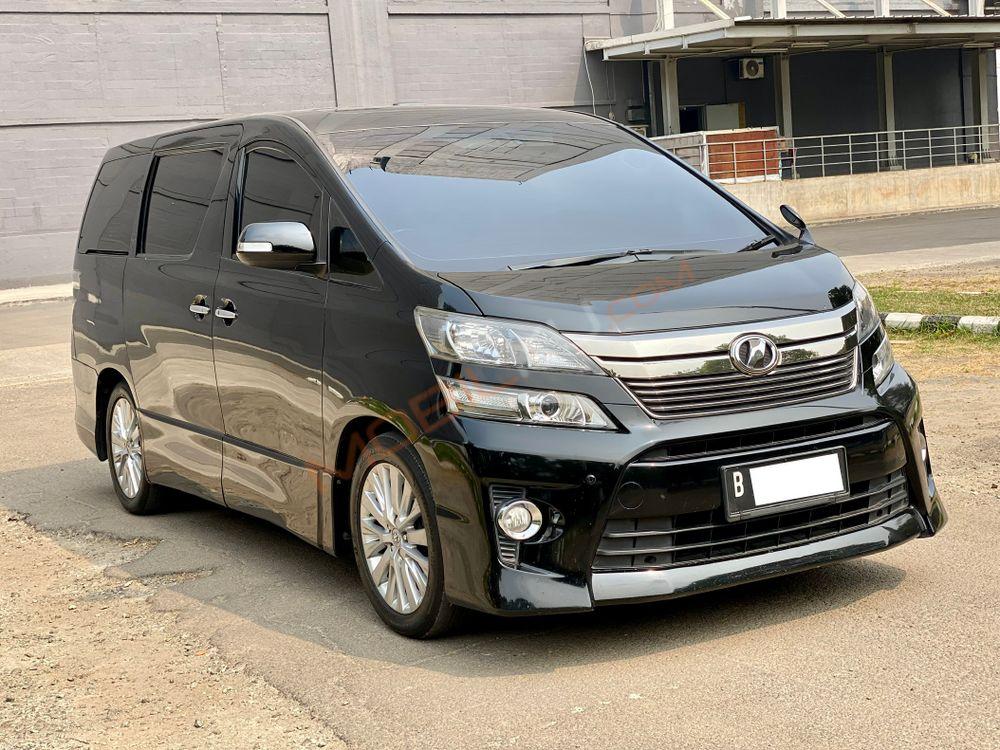 Mobil Toyota Vellfire 2013