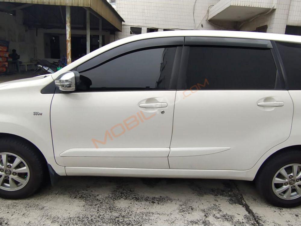 Mobil Toyota Avanza 2015