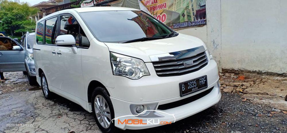 Mobil Toyota Nav1 2015