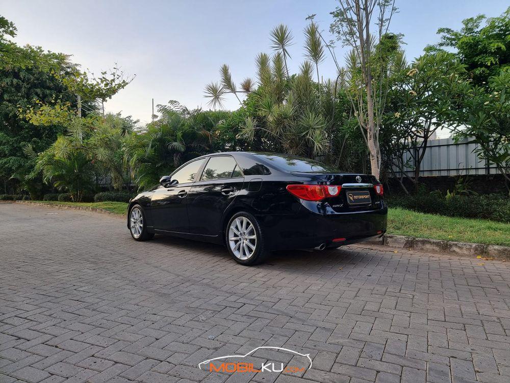 Mobil Toyota Mark X 2012