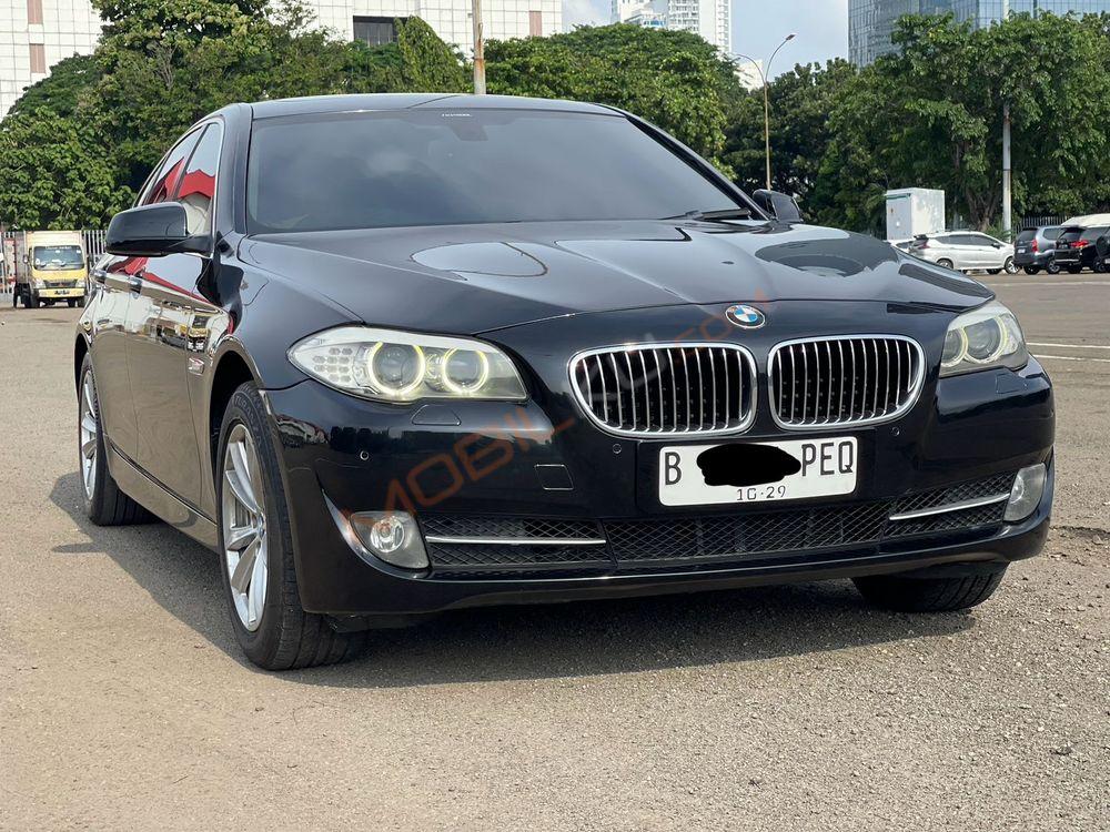 Mobil BMW 5 Series 2013