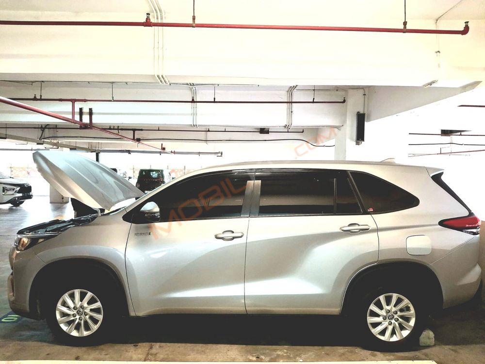 Mobil Toyota Kijang Innova Zenix 2023