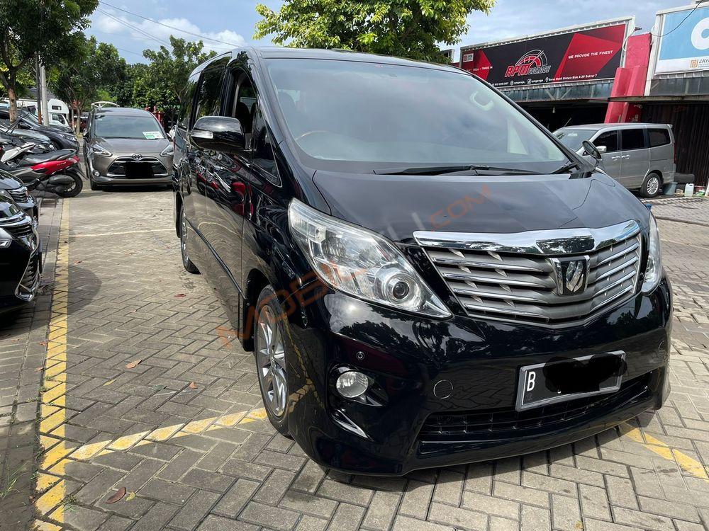 Mobil Toyota Alphard 2011
