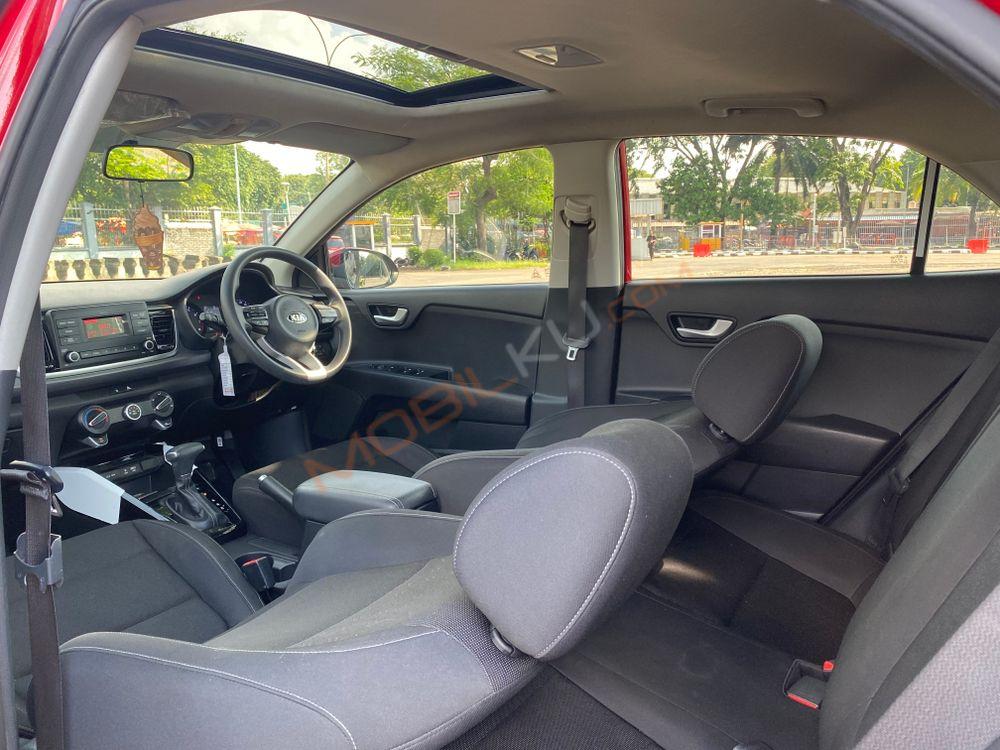 Mobil Kia Rio 2017