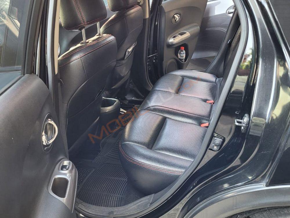Mobil Nissan Juke 2012