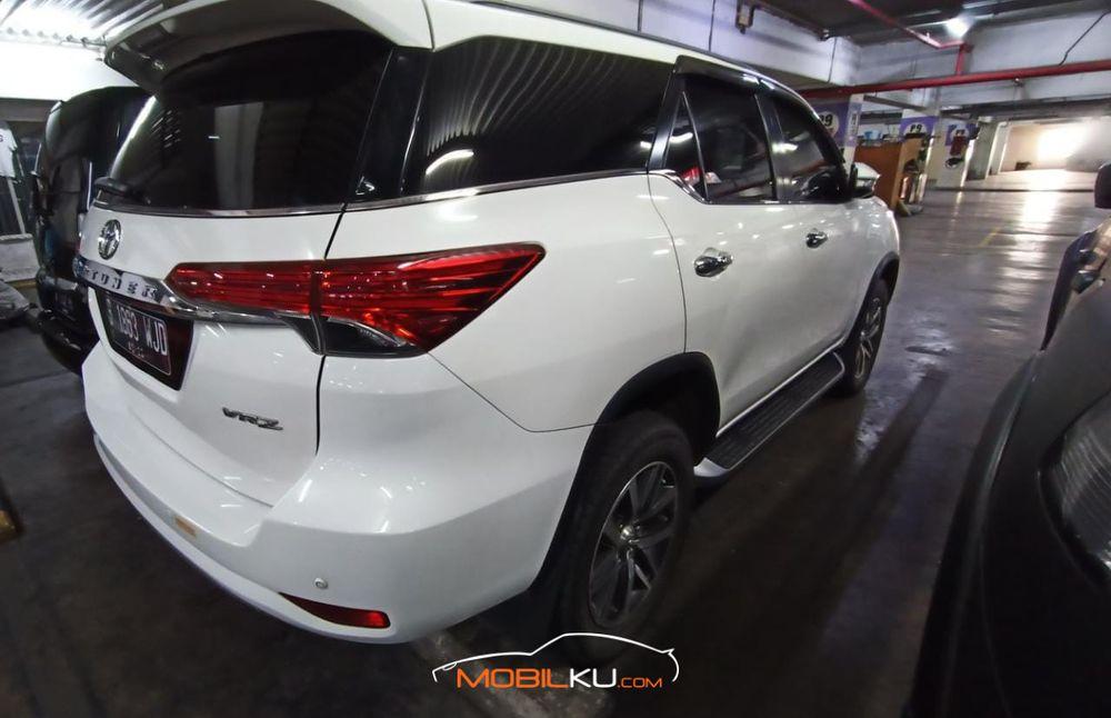Mobil Toyota Fortuner 2016