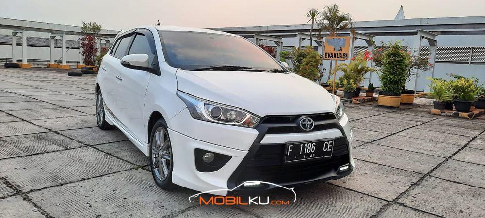 Mobil Toyota Yaris 2015