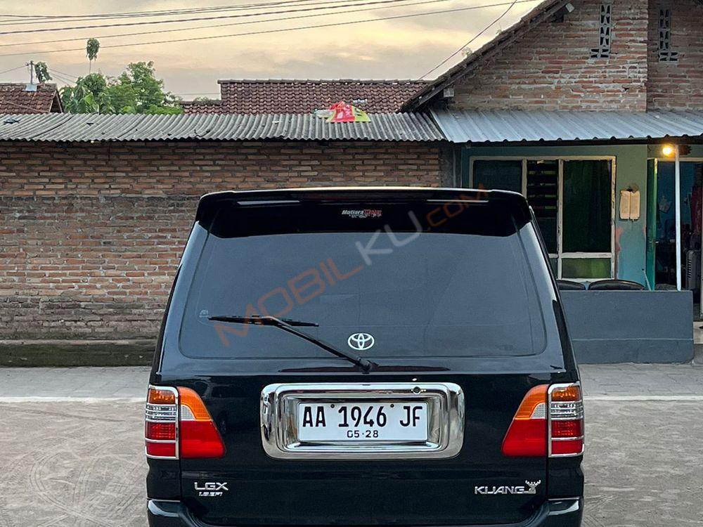 Mobil Toyota Kijang 2004