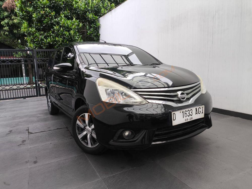 Mobil Nissan Grand Livina 2018