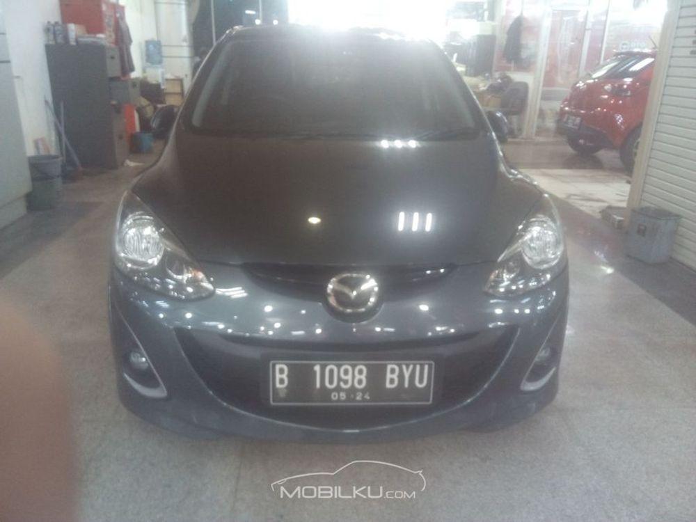Mobil Mazda 2 Hatchback 2013