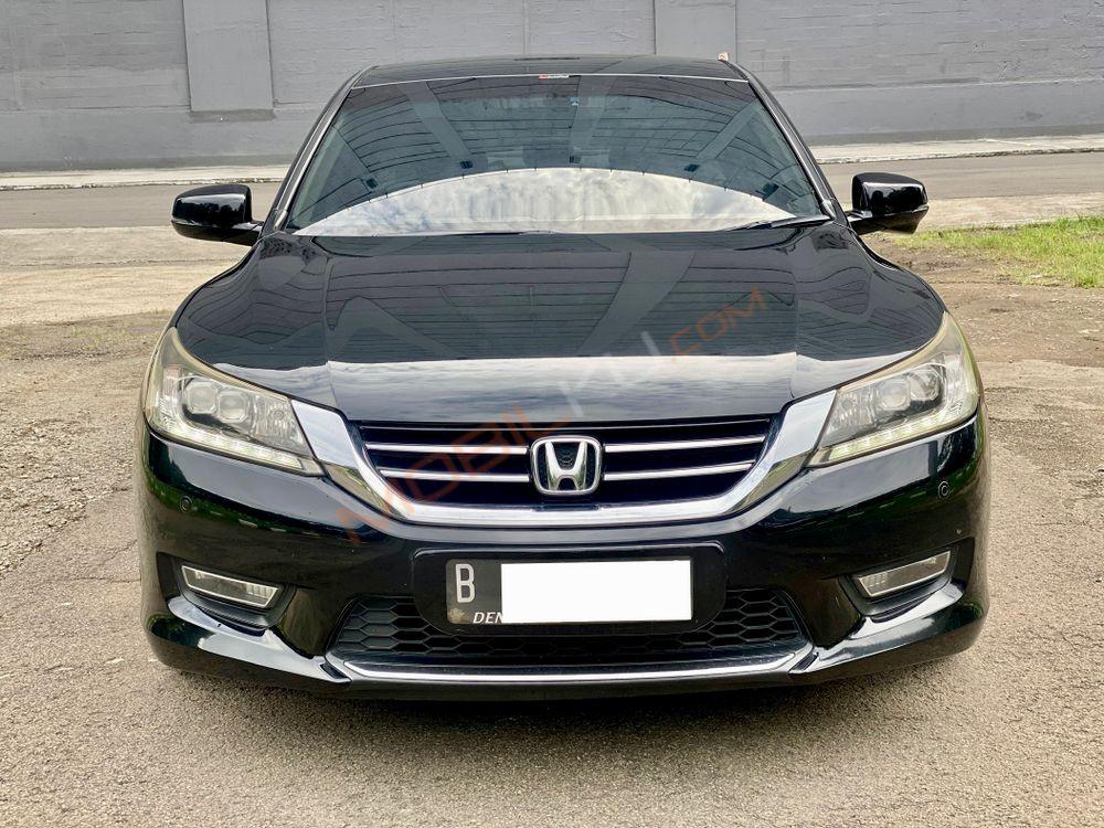 Mobil Honda Accord 2013