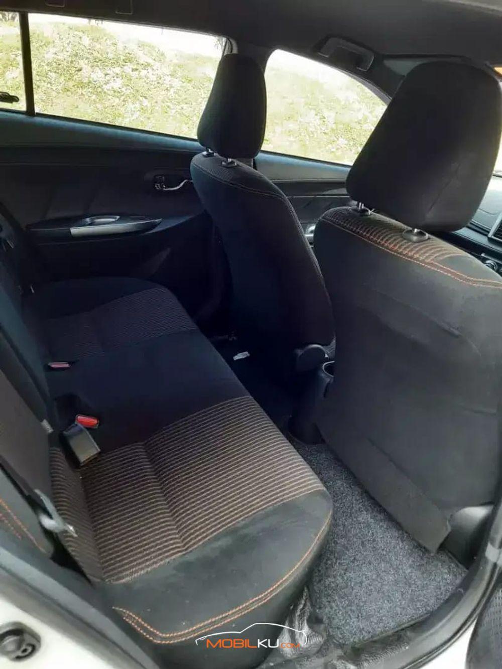 Mobil Toyota Yaris 2016