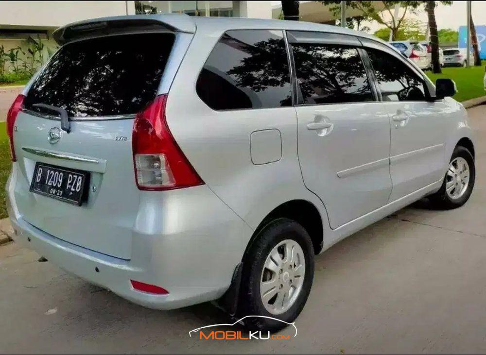 Mobil Daihatsu Xenia 2013